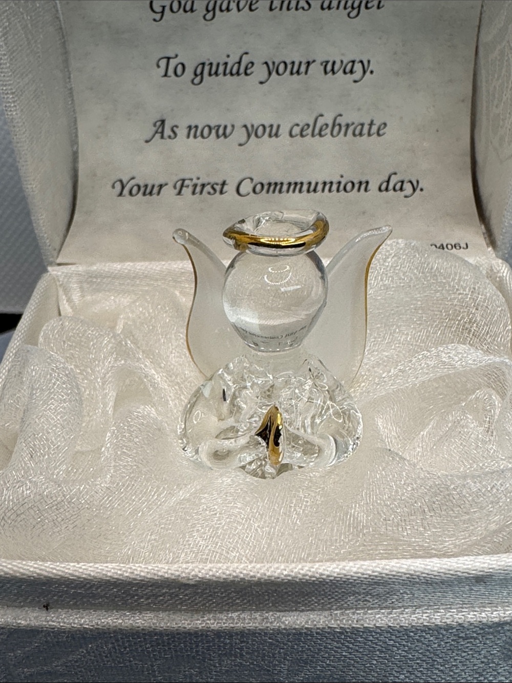 First Communion Glass Angel Keepsake with White Gift Box - Picture 3 of 7